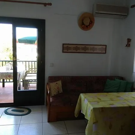 Chris & Irini Apartment